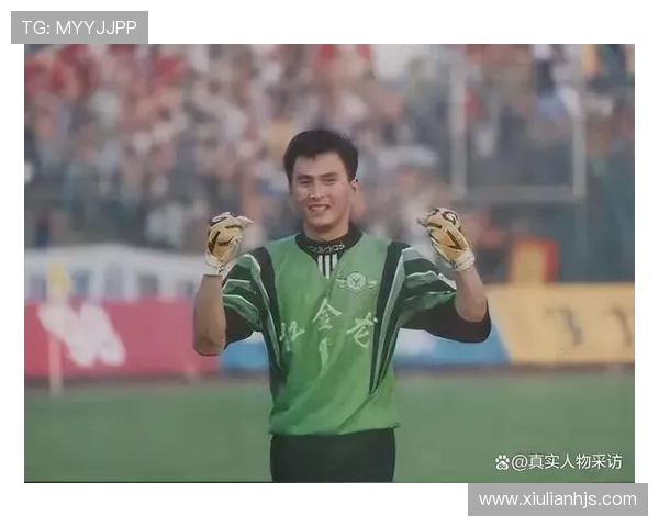 我钟爱足球明星的踢球技艺与场上精神风貌，因他们的坚持与努力激励着我