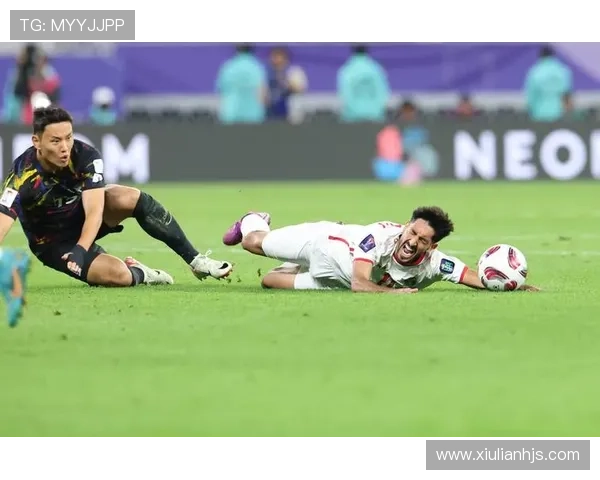 韩国足球明星因拿扳手事件引发关注成为话题人物